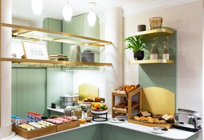 Petit déjeuner continental (20 EUR par personne)