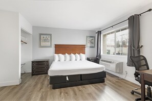 Suite, 1 King Bed | 1 bedroom, desk, blackout drapes, iron/ironing board