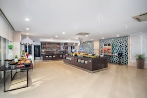 Free daily buffet breakfast