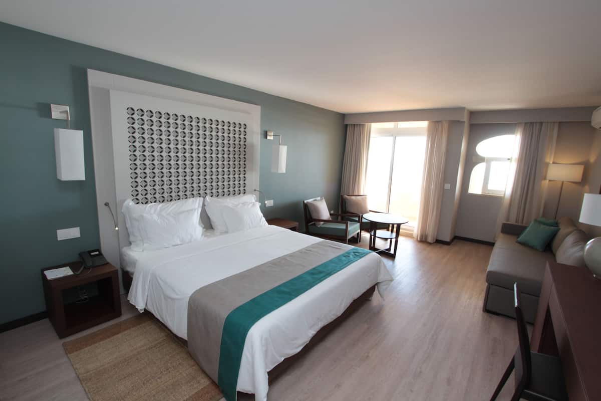 1 bedroom, in-room safe, desk, blackout curtains