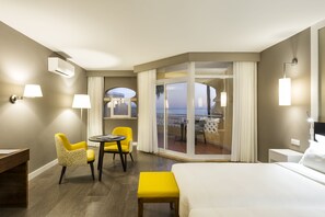 In-room safe, desk, blackout curtains, soundproofing - AP Oriental Beach (Portimão)