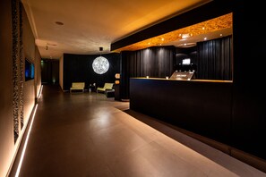 Couples treatment rooms, sauna, hot tub, Turkish bath, body treatments