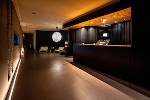 Couples treatment rooms, sauna, hot tub, Turkish bath, body treatments