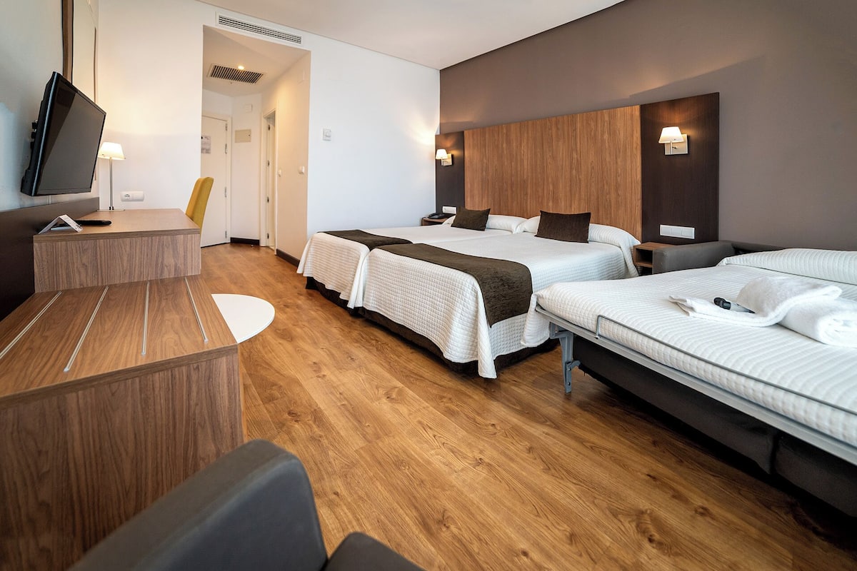 1 bedroom, minibar, desk, blackout curtains