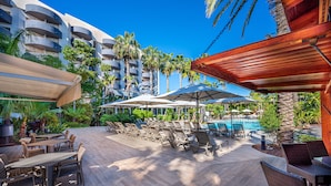 A resort pool area with lounge chairs, umbrellas, and a pool. - Albir Playa Hotel & Spa (L'Alfas del Pi)