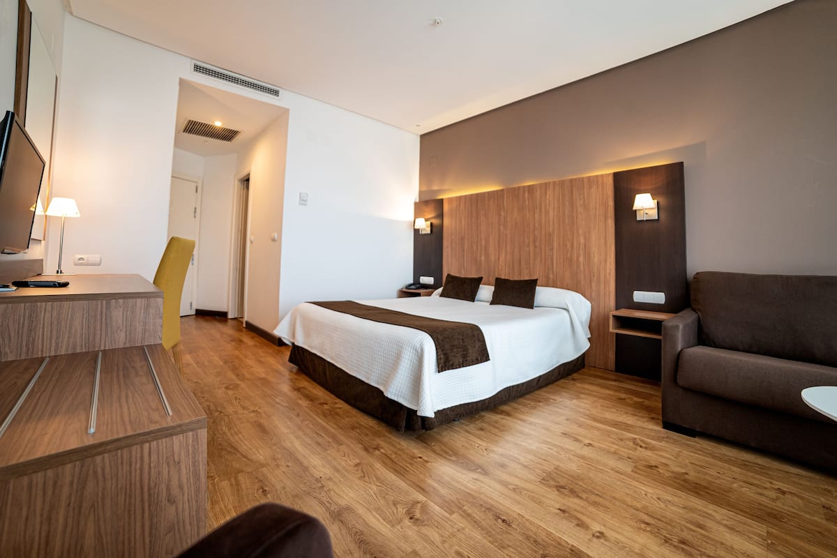 1 bedroom, minibar, desk, blackout curtains