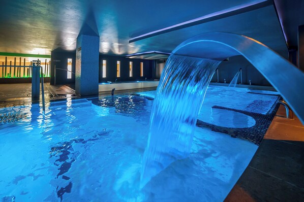Couples treatment rooms, sauna, hot tub, Turkish bath, body treatments