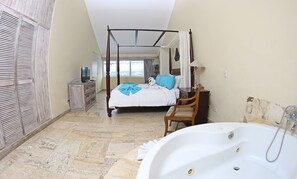 Premium bedding, pillowtop beds, minibar, in-room safe - Victorian House (Sosúa)