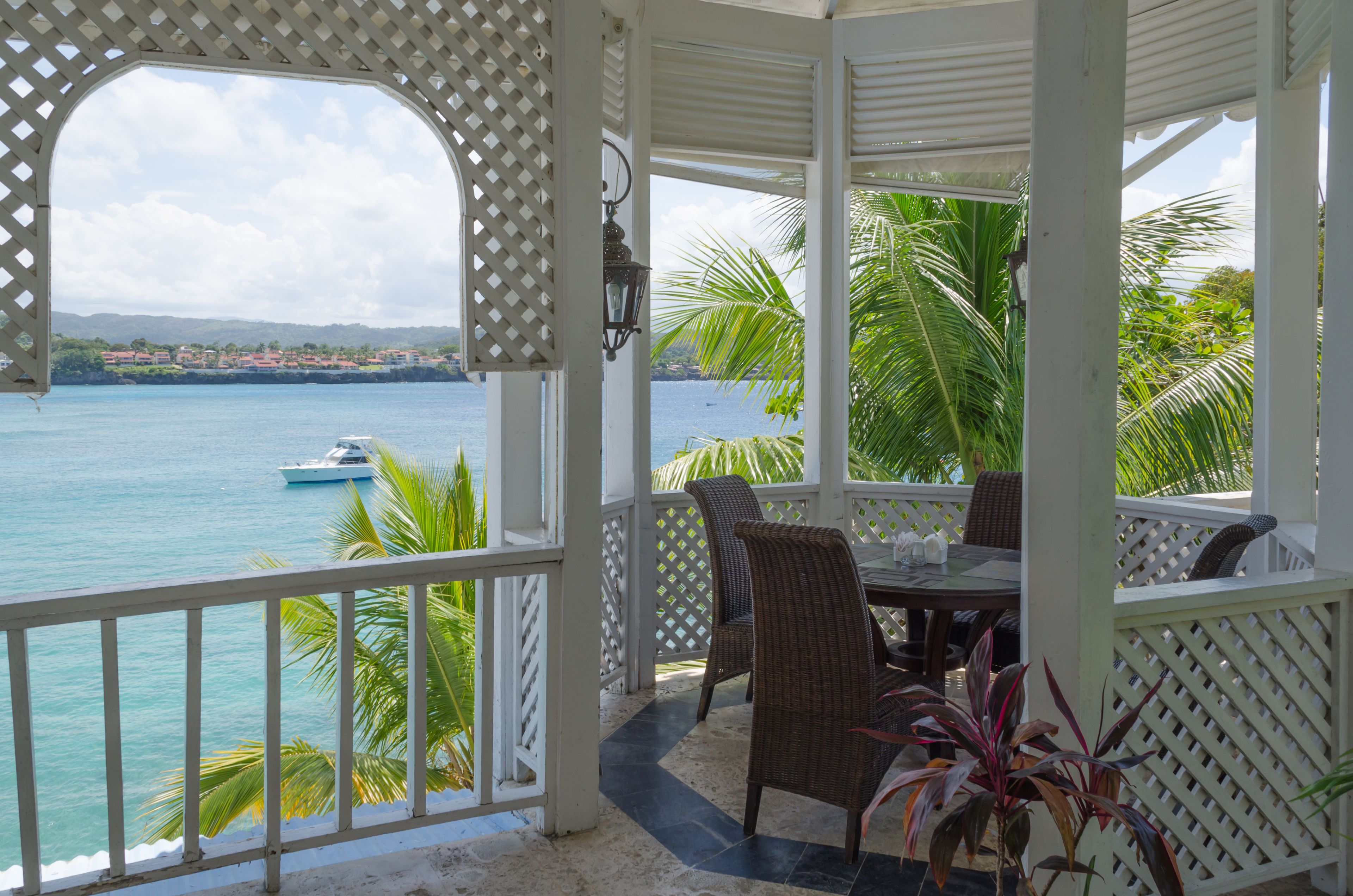 2 restaurants, breakfast, lunch, dinner served; Italian cuisine 