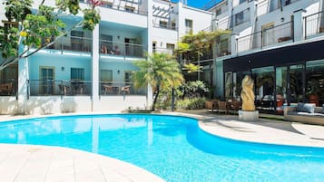 Tomannsrom – superior | Utendørsbasseng | 2 utendørsbassenger, bassengparasoller og solsenger