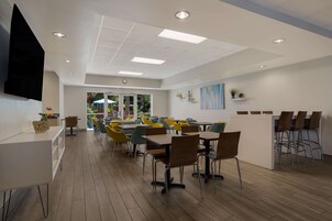 Desayuno continental gratuito y diario