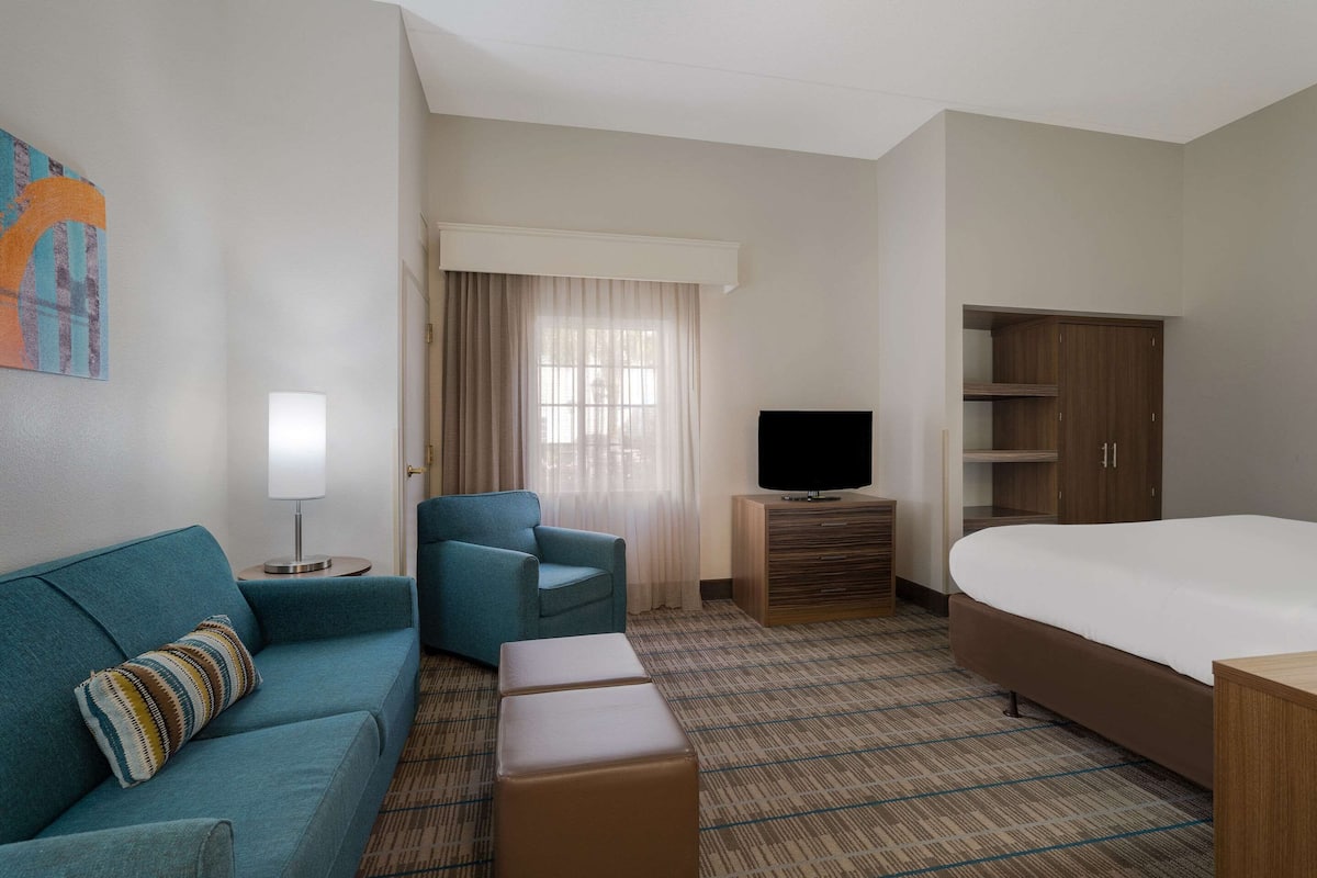 suite, 1 king bed with kitchen, non smoking | premium bedding, desk, laptop workspace, blackout curtains