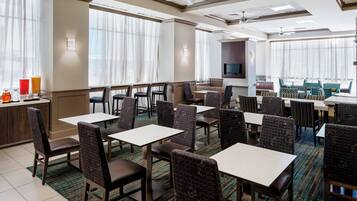 Café da manhã continental grátis todos os dias