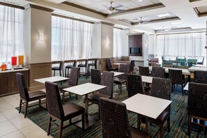 Free daily continental breakfast - Residence Inn by Marriott Houston Downtown/Convention Center (Houston)