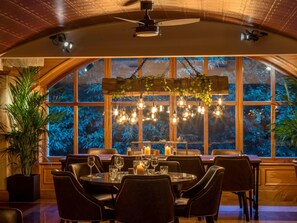 3 restaurantes; se sirven desayunos 