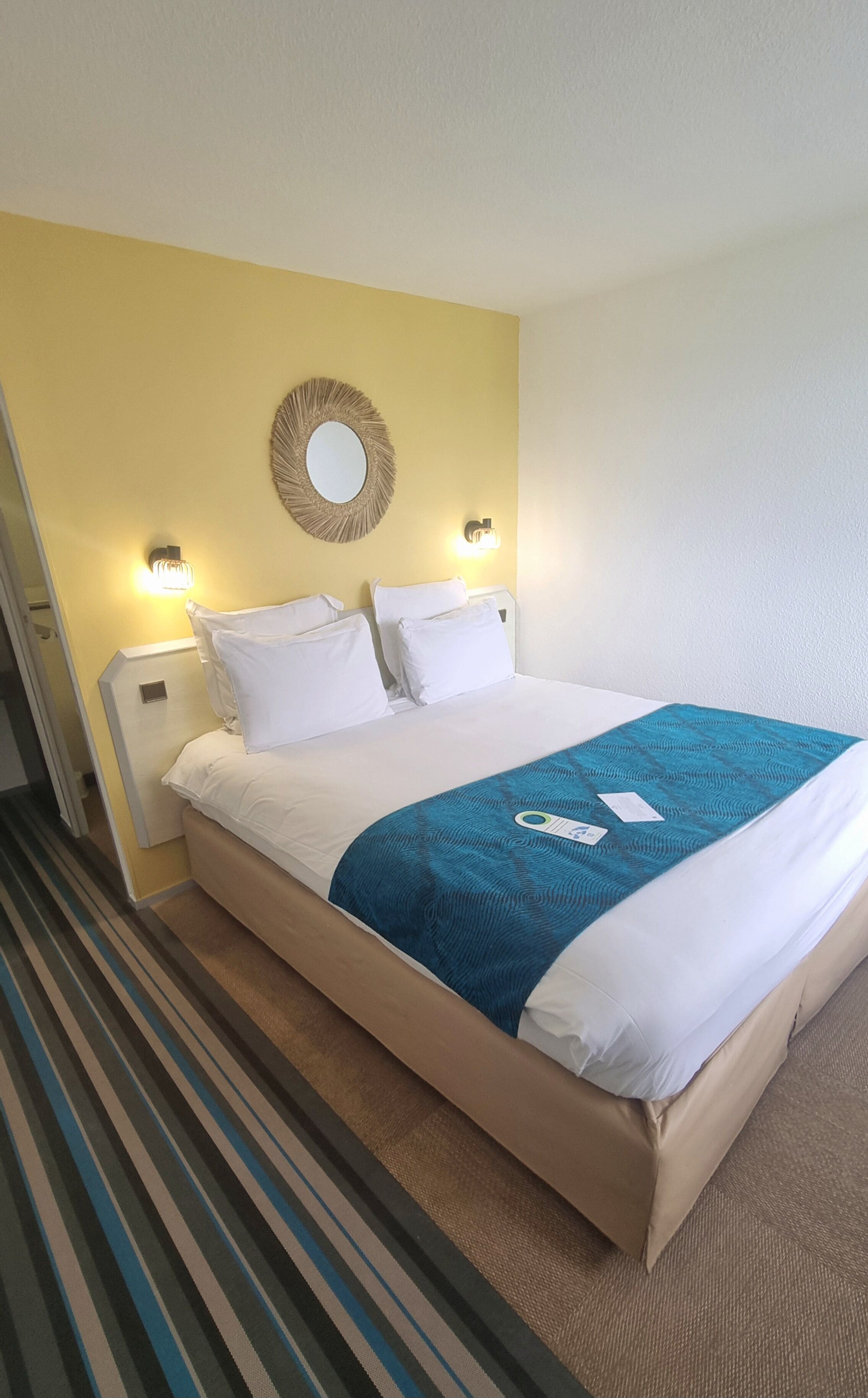 Rom – standard, 1 queensize-seng, ikke-røyk, badekar | Sengetøy av topp kvalitet, skrivebord og skrivebord for bærbar PC