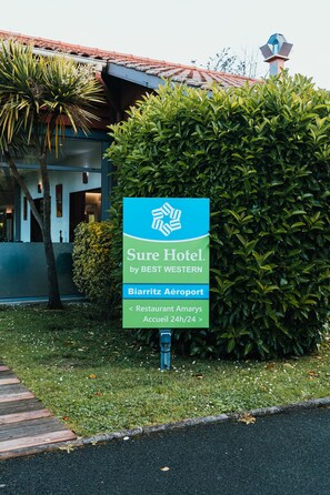 Front of property - Sure Hotel by Best Western Biarritz Aeroport (Biarritz)