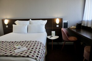 Standardzimmer, 1 Queen-Bett, Nichtraucher, Badewanne | Hochwertige Bettwaren, Schreibtisch, Verdunkelungsvorhänge