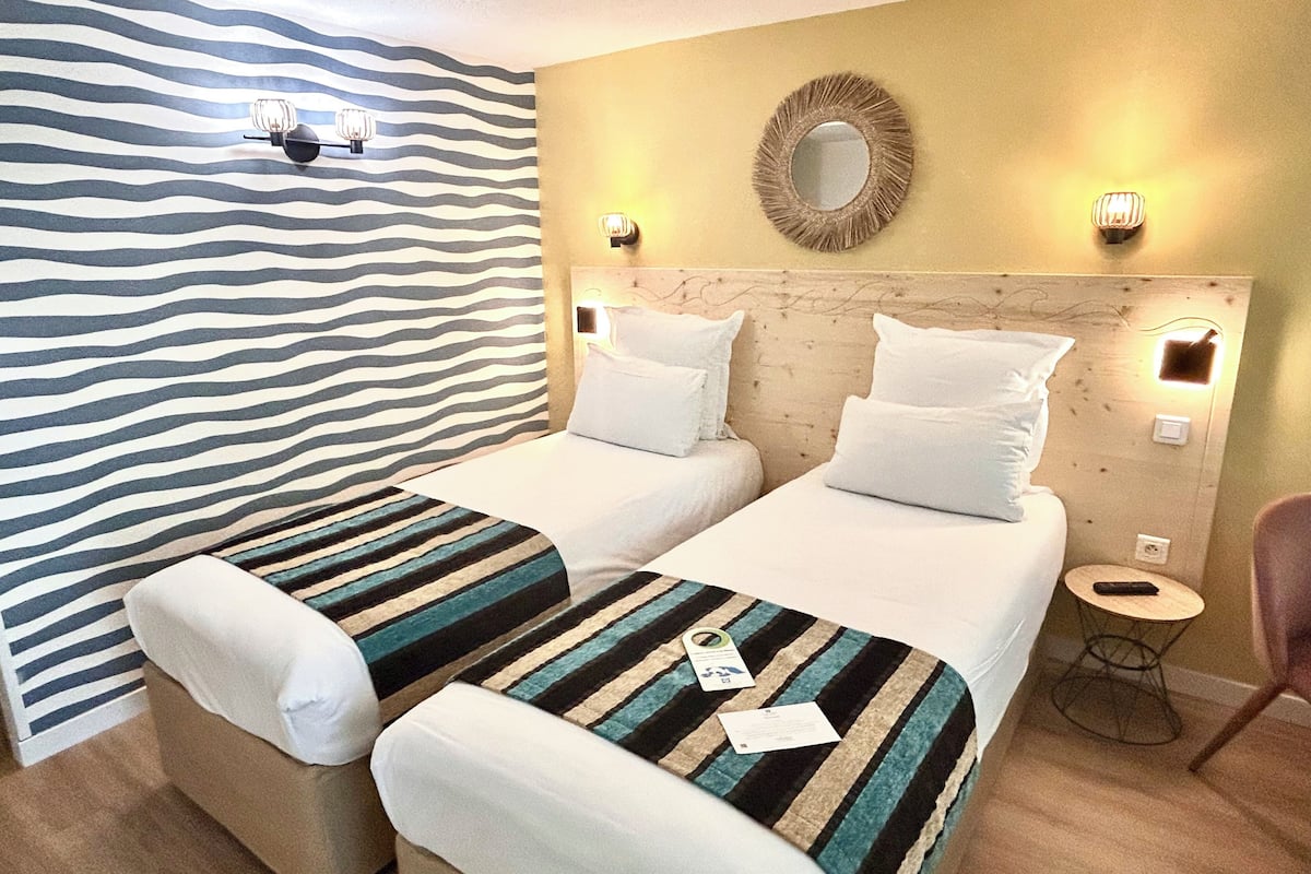 Rom – comfort, 2 enkeltsenger, ikke-røyk | Sengetøy av topp kvalitet, skrivebord og skrivebord for bærbar PC