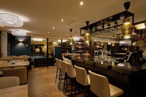 Bar (on property) - Hotel Chariot (Aalsmeer)