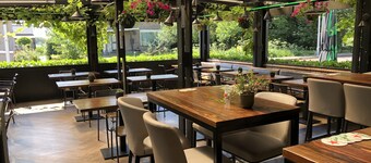 โฮเทล ชาเรียต