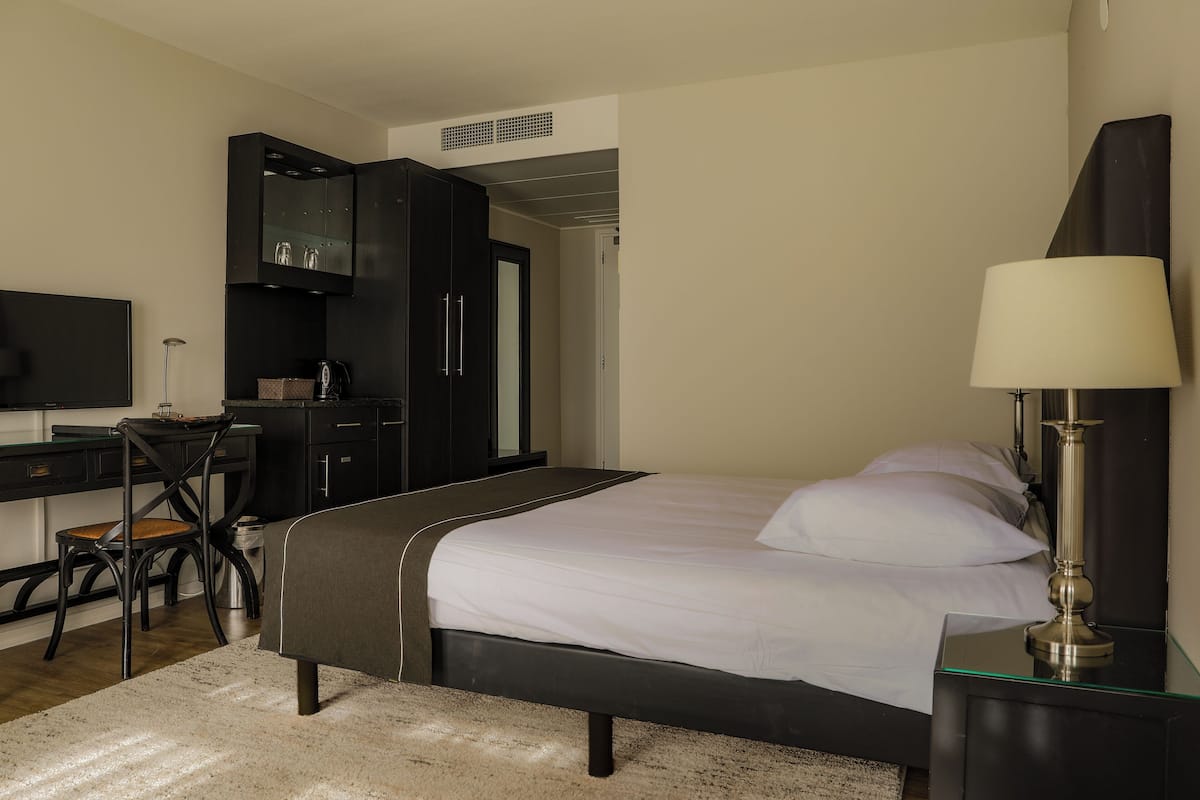 Standard Double Room | In-room safe, individually furnished, desk, laptop workspace