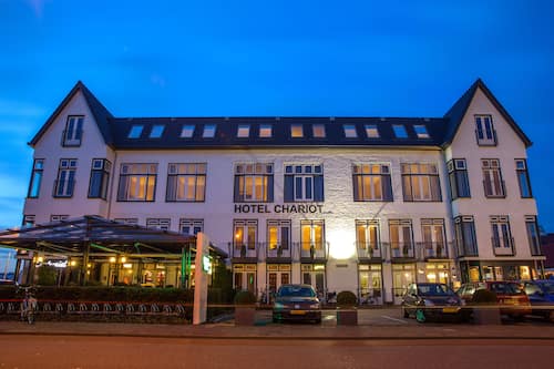 Fassade der Unterkunft – Abend/Nacht