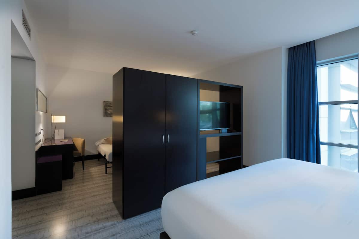 1 habitación, ropa de cama de alta calidad, cubrecamas y minibar