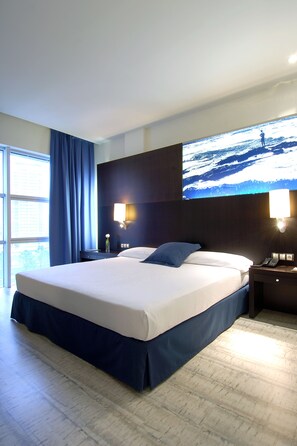 1 bedroom, premium bedding, down duvets, minibar