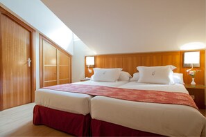 Double Room | 1 bedroom, down comforters, minibar, in-room safe