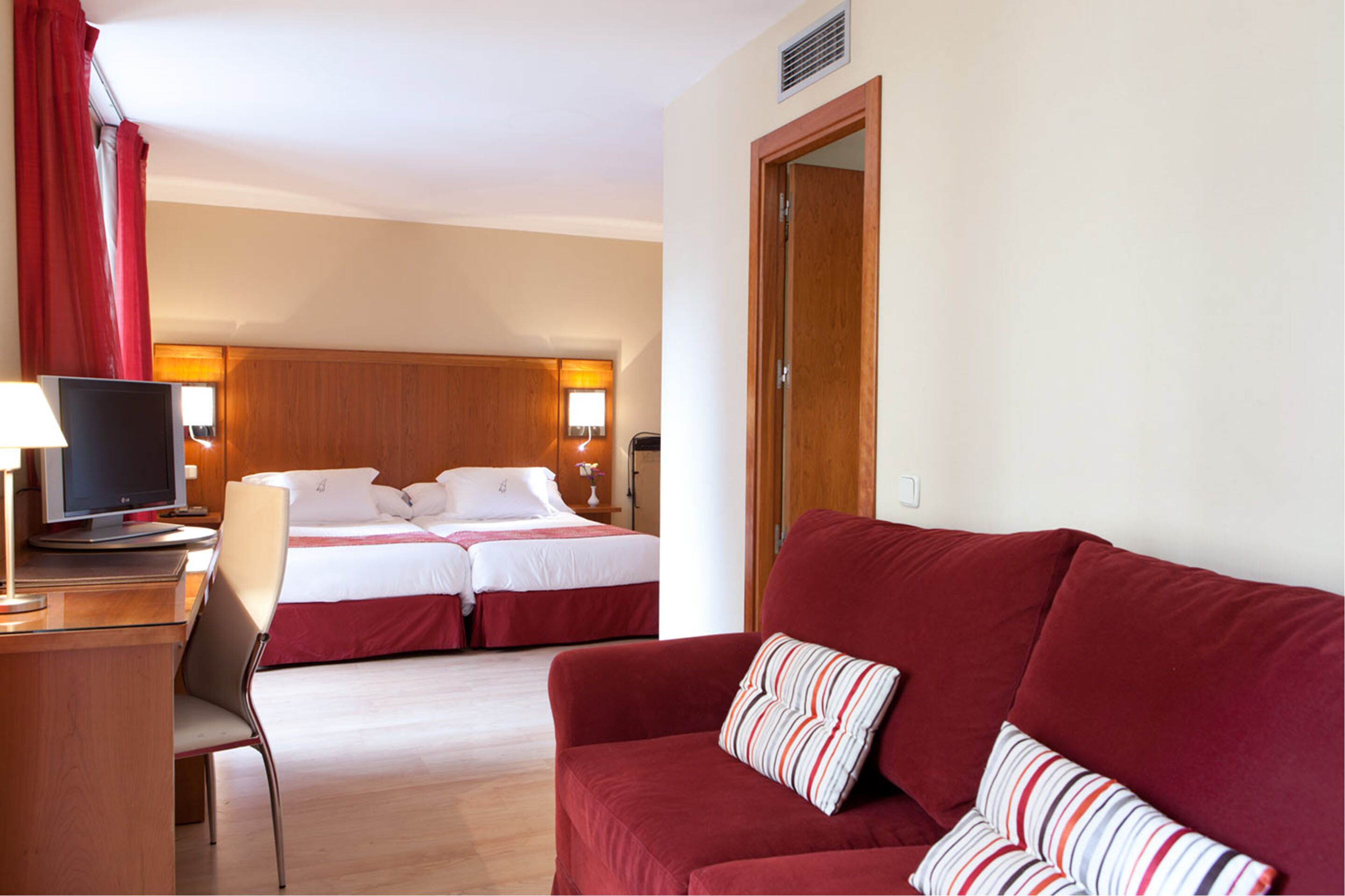 triple room | down duvets, minibar, in-room safe, desk