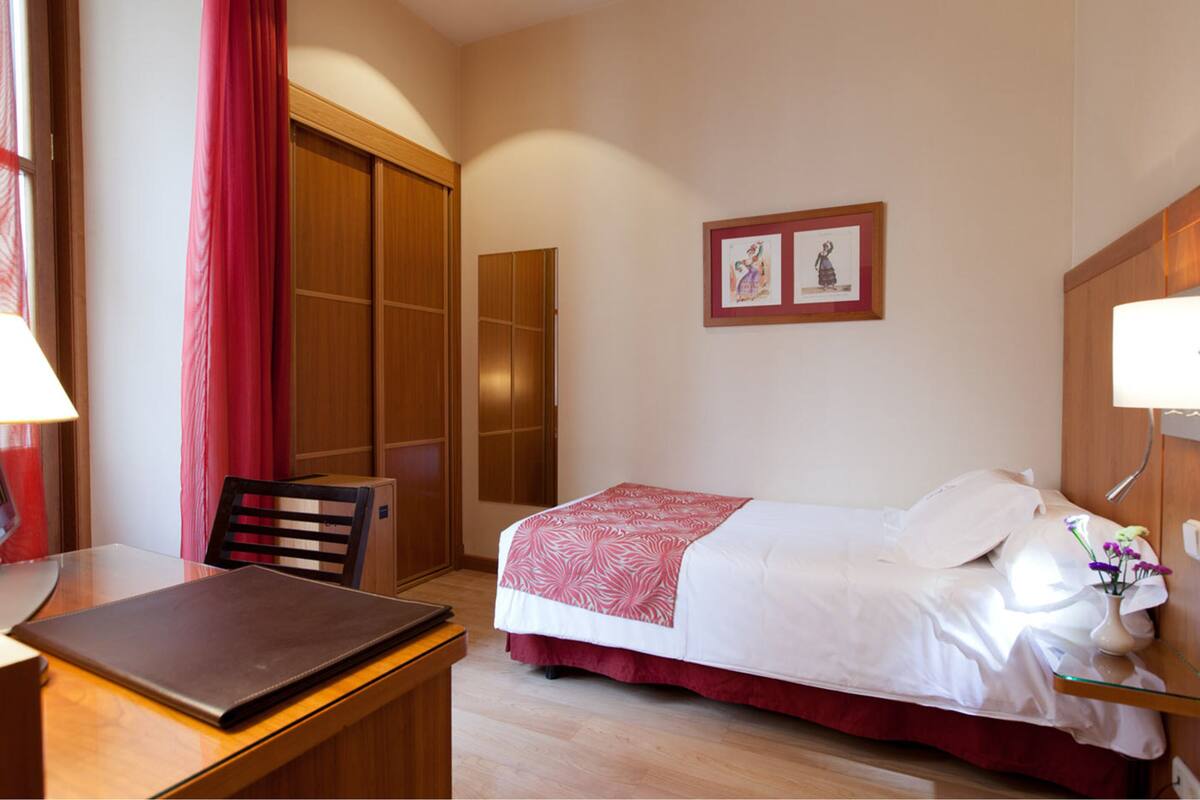 Single Room | Down comforters, minibar, in-room safe, desk