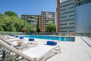 Piscine extérieure en saison