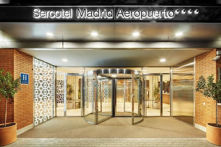 Front of property. Sercotel Madrid Aeropuerto
