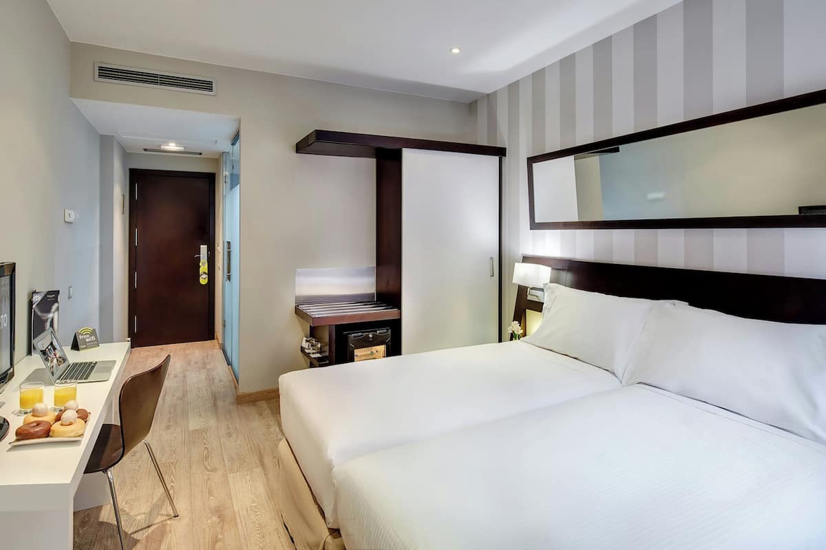 Classic Twin Room | Memory-foam beds, minibar, in-room safe, desk