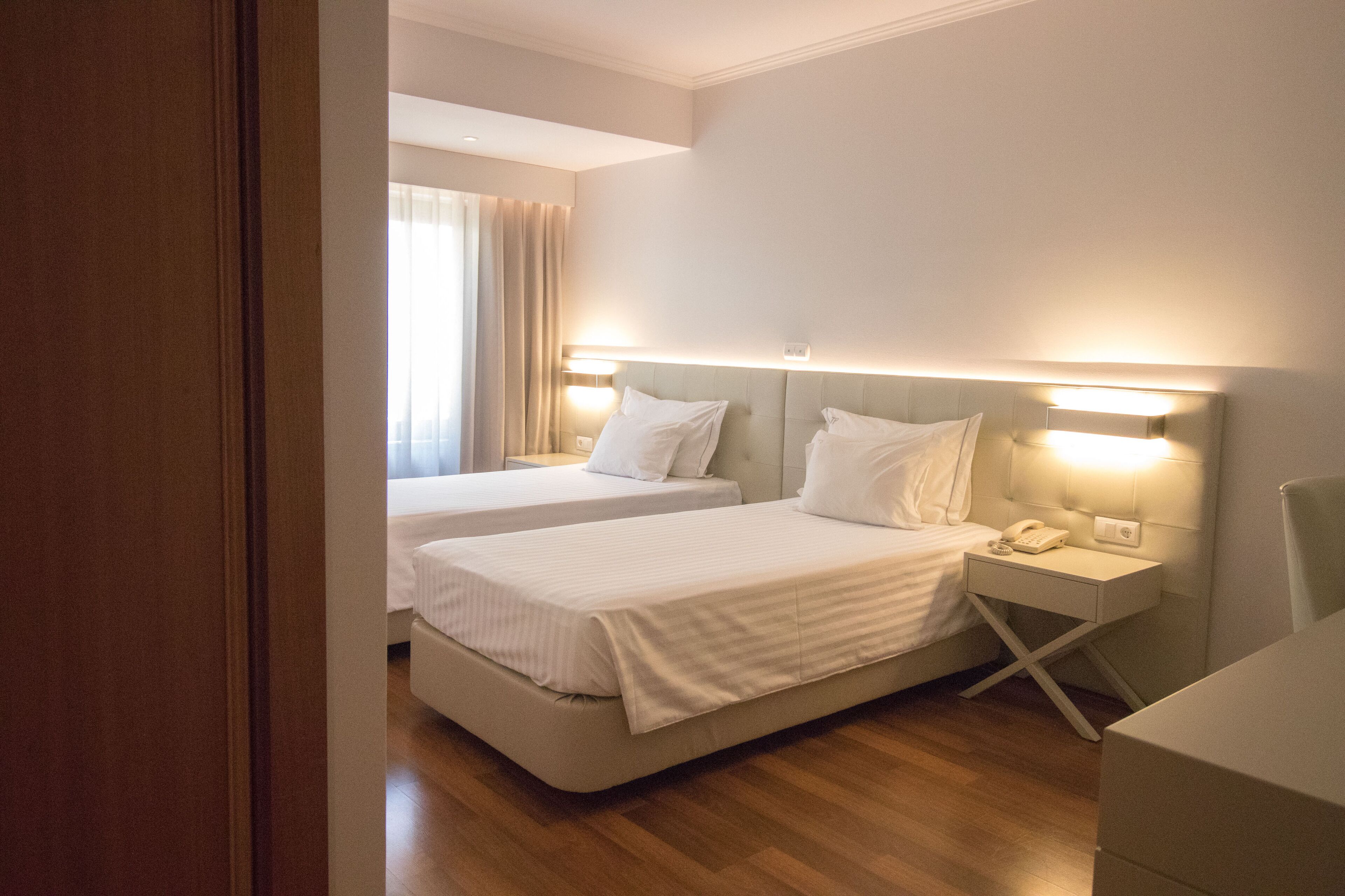 1 bedroom, down duvets, minibar, desk