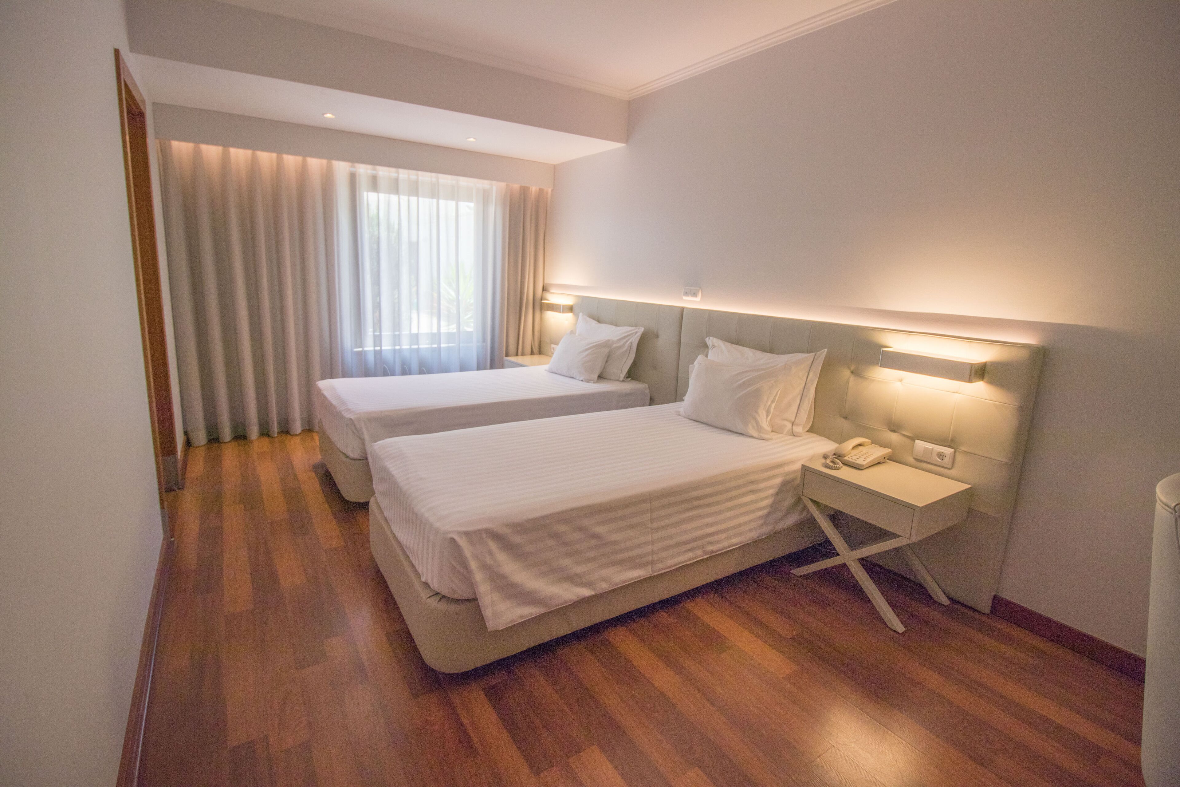 1 bedroom, down duvets, minibar, desk