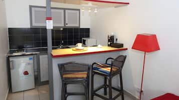Quadruple Room, Kitchenette | Private kitchenette