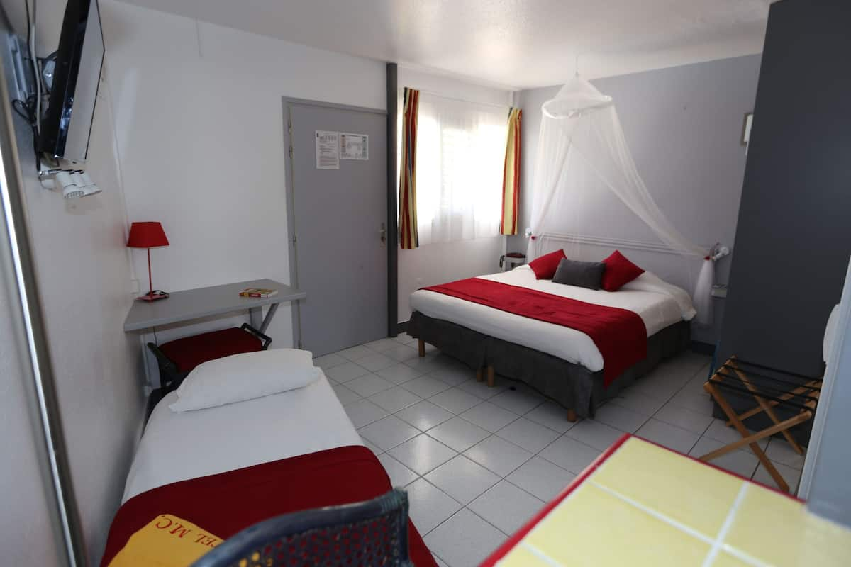 Triple Room, Kitchenette | In-room safe, desk, free WiFi, bed sheets