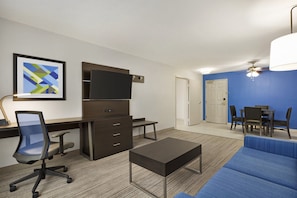 Suite, 1 Schlafzimmer | Hochwertige Bettwaren, Zimmersafe, Schreibtisch