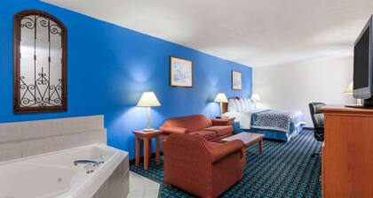 Days Inn & Suites by Wyndham Cambridge