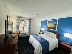 Standard Room, 1 Queen Bed, Non Smoking | Premium bedding, desk, iron/ironing board, free cribs/infant beds