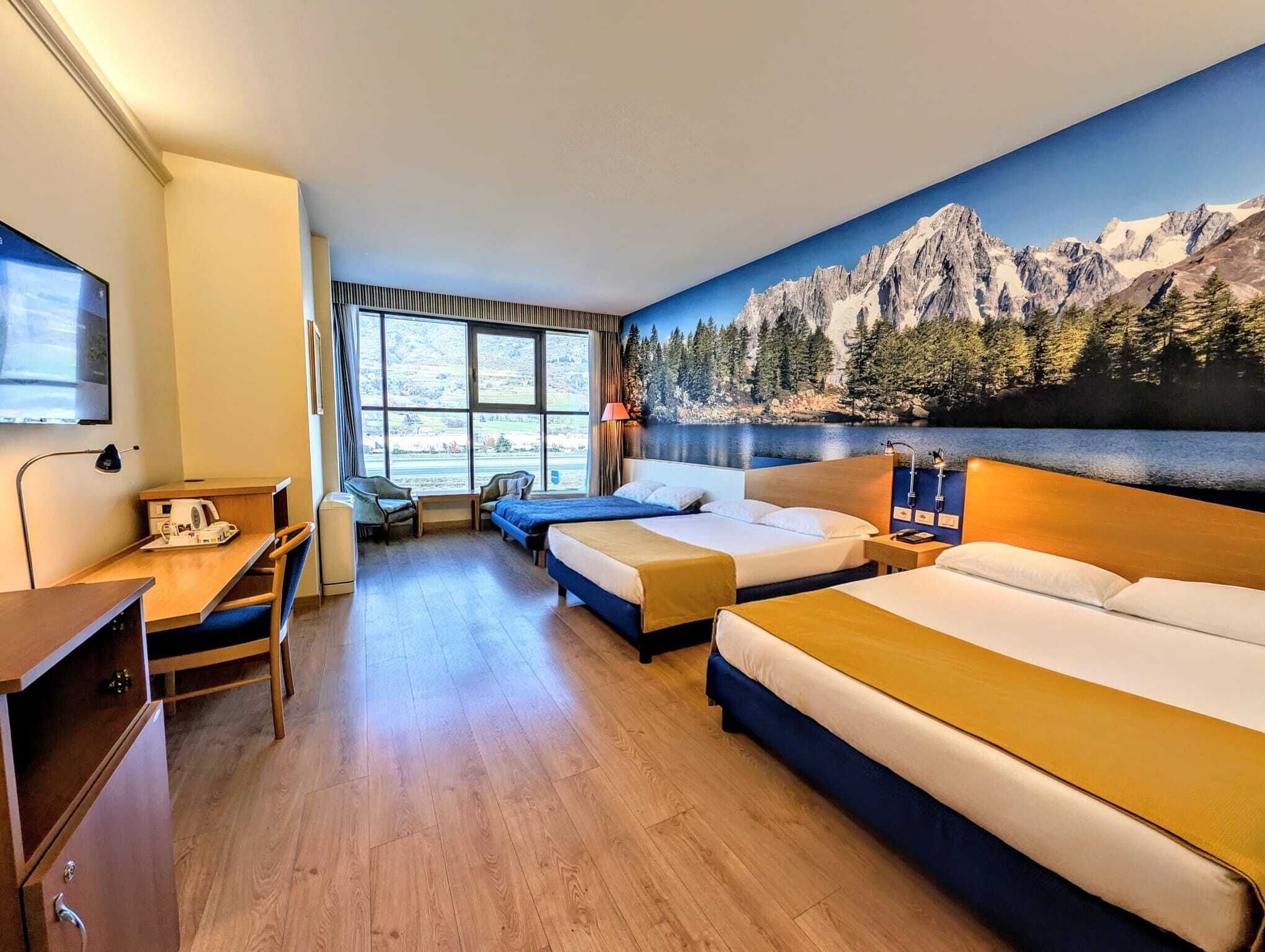 Studio Suite dành cho gia đình | Minibar, bàn, màn/rèm cản sáng, bàn ủi/dụng cụ ủi quần áo 