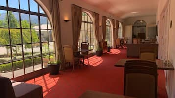 Lobby-Lounge