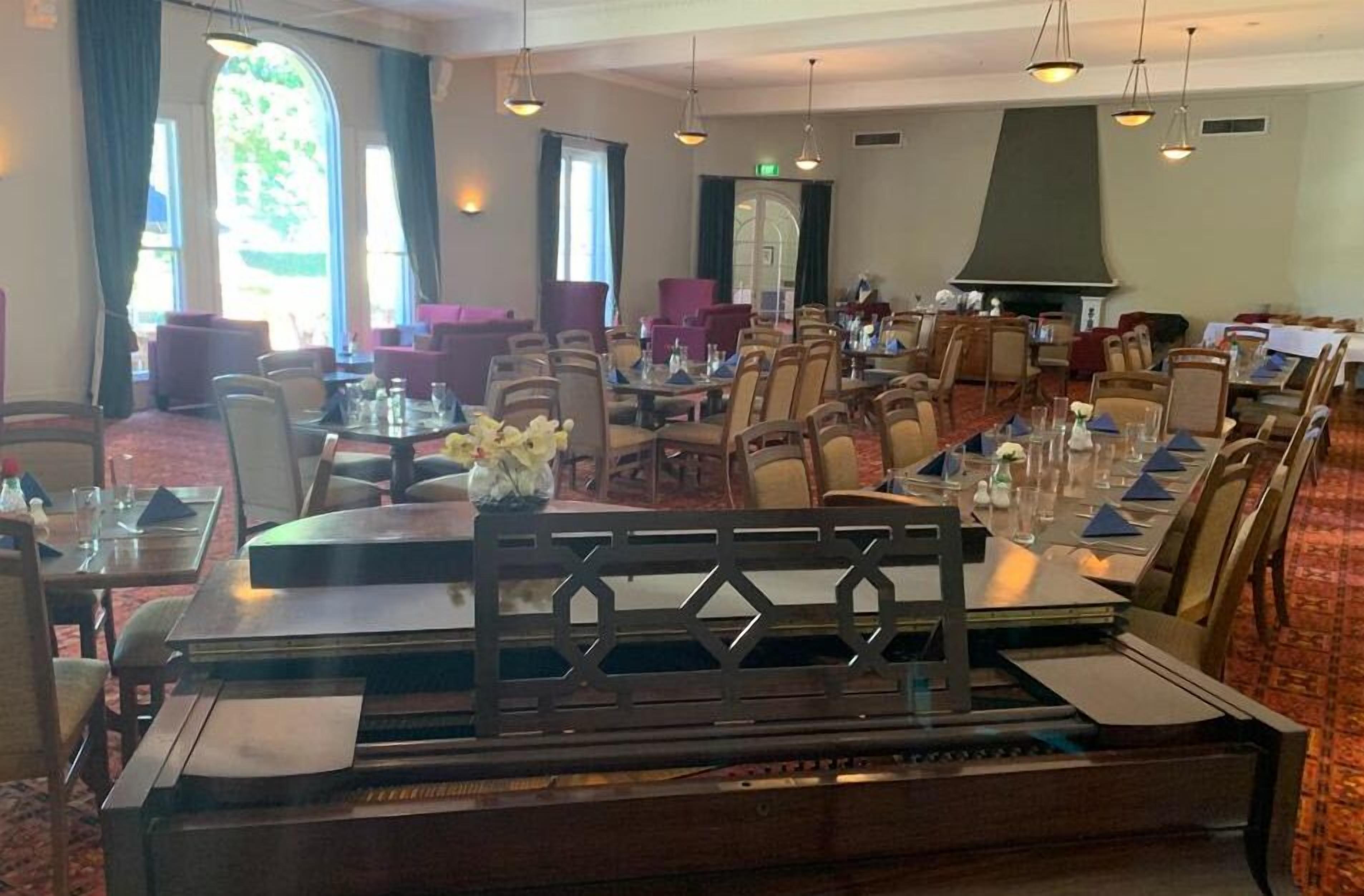 breakfast and dinner served, garden views