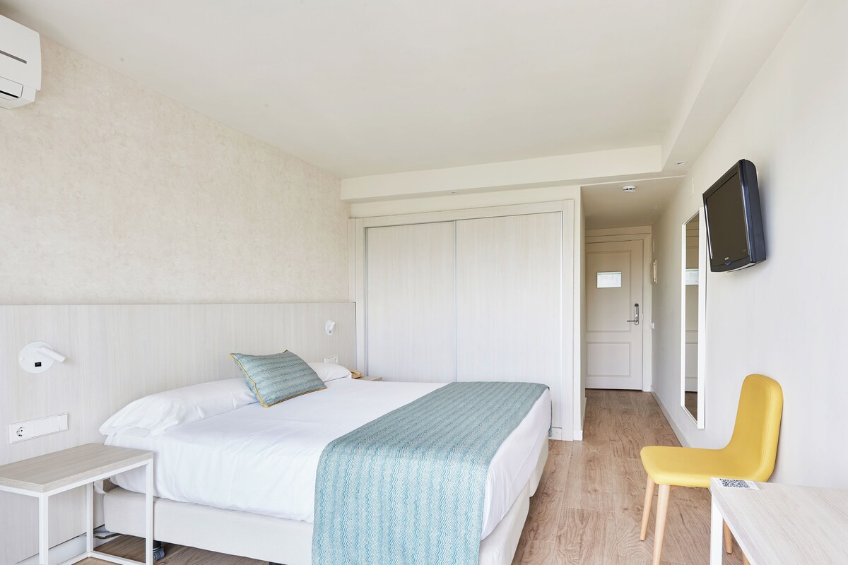 Minibar, skrivebord, lydisolert og wi-fi (inkludert)