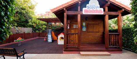 A wooden building with a sign reading "Barra Scout's Miniclub".
