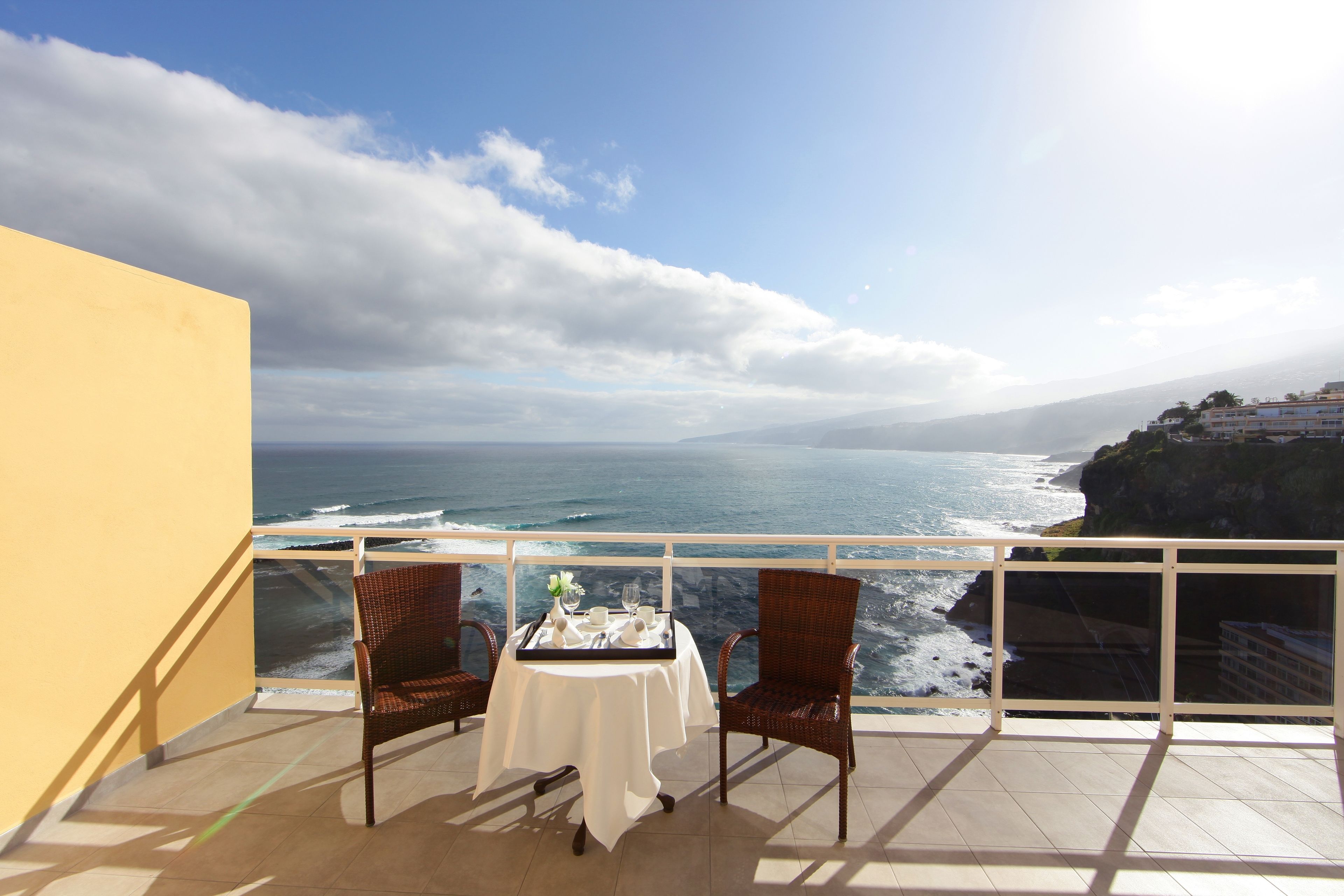 Escriptori, cortines opaques, planxa i posts de planxar i wifi gratuïta 