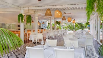 2 restaurants; s'hi serveixen esmorzars, dinars i sopars