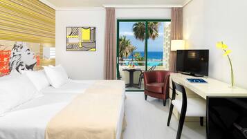 Minibar, in-room safe, desk, free WiFi